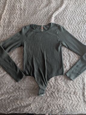 Mono B Ribbed Long-Sleeve Bodysuit in Olive